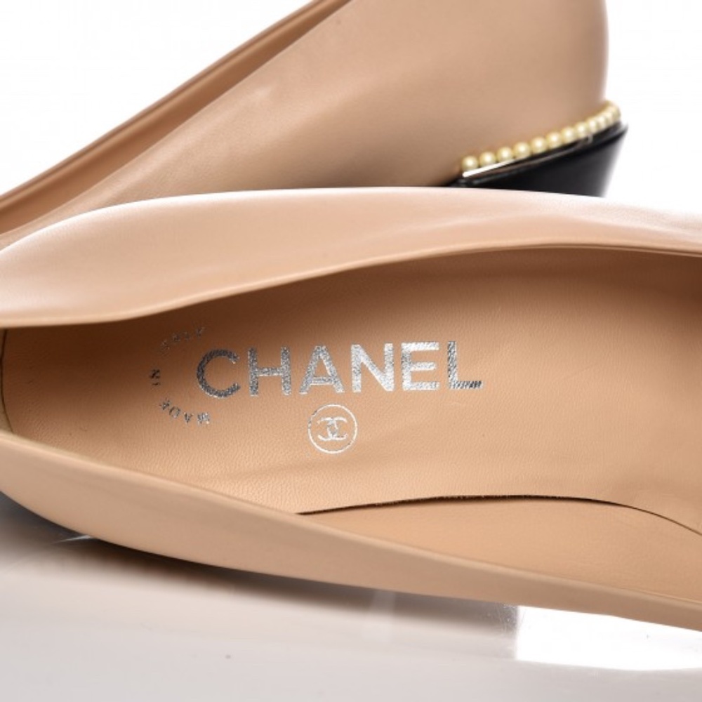 CHANEL Lambskin Pearl Cap Toe Pumps 40.5 Beige Black NEW - Picture 5 of 6